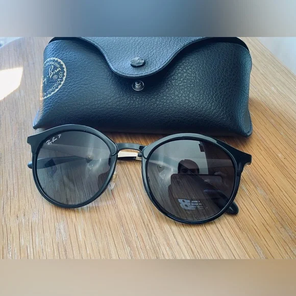 Rayban sunglasses- black colour / good condition new - rarely use - Picture 2 of 5